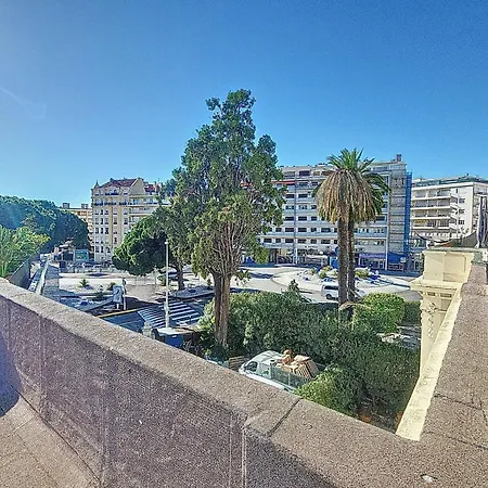 Henri Camille -pompadour - Center - 8 Min Palais *